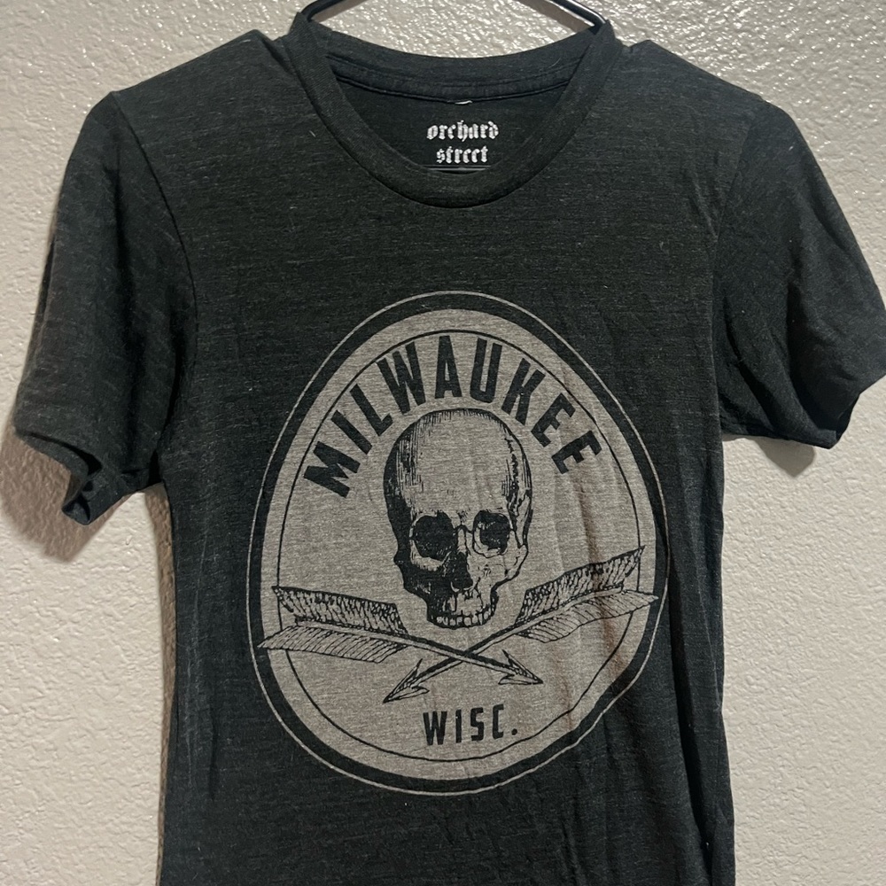 MILWAUKEE SKULL UNISEX T-SHIRT
